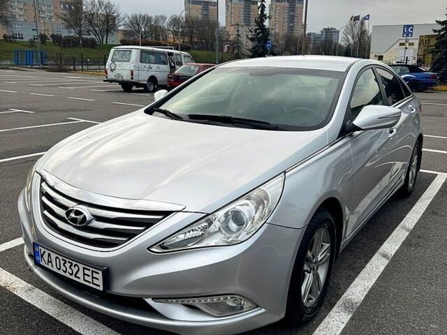 Сірий Хендай Соната, об'ємом двигуна 2 л та пробігом 170 тис. км за 8000 $, фото 1 на Automoto.ua