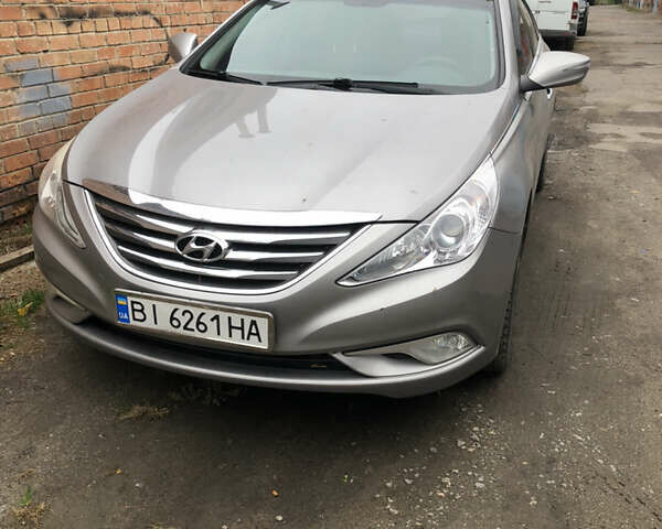 Сірий Хендай Соната, об'ємом двигуна 2 л та пробігом 173 тис. км за 9000 $, фото 1 на Automoto.ua