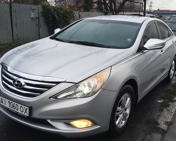 Серый Хендай Соната, объемом двигателя 2 л и пробегом 150 тыс. км за 6300 $, фото 1 на Automoto.ua