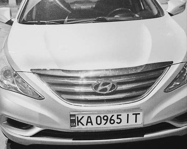 Серый Хендай Соната, объемом двигателя 2 л и пробегом 320 тыс. км за 7500 $, фото 1 на Automoto.ua