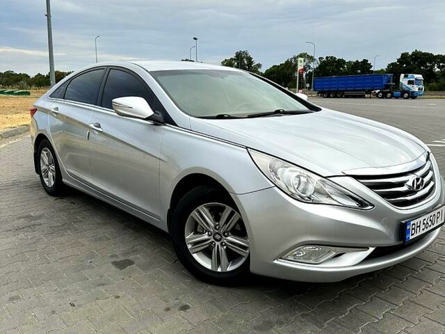 Сірий Хендай Соната, об'ємом двигуна 2 л та пробігом 356 тис. км за 7900 $, фото 1 на Automoto.ua