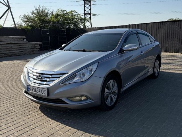 Серый Хендай Соната, объемом двигателя 2.4 л и пробегом 250 тыс. км за 7697 $, фото 1 на Automoto.ua