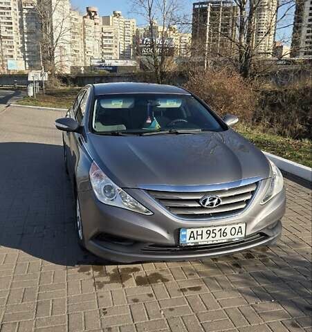 Серый Хендай Соната, объемом двигателя 2.4 л и пробегом 268 тыс. км за 7500 $, фото 1 на Automoto.ua