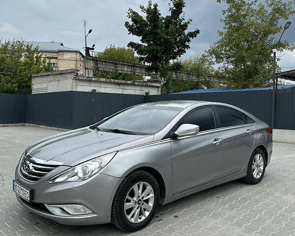 Сірий Хендай Соната, об'ємом двигуна 2 л та пробігом 280 тис. км за 8200 $, фото 1 на Automoto.ua