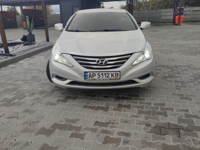 Серый Хендай Соната, объемом двигателя 2 л и пробегом 375 тыс. км за 7000 $, фото 1 на Automoto.ua