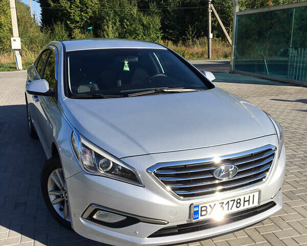 Сірий Хендай Соната, об'ємом двигуна 2 л та пробігом 380 тис. км за 11200 $, фото 1 на Automoto.ua
