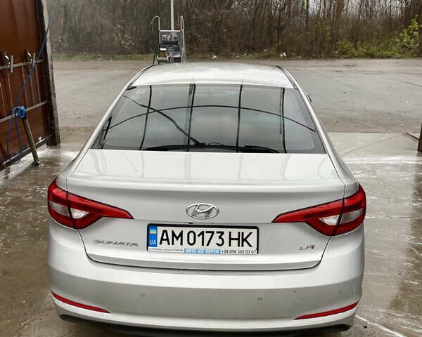Серый Хендай Соната, объемом двигателя 2 л и пробегом 100 тыс. км за 9500 $, фото 1 на Automoto.ua
