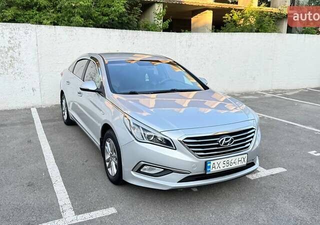 Серый Хендай Соната, объемом двигателя 2 л и пробегом 157 тыс. км за 12000 $, фото 1 на Automoto.ua