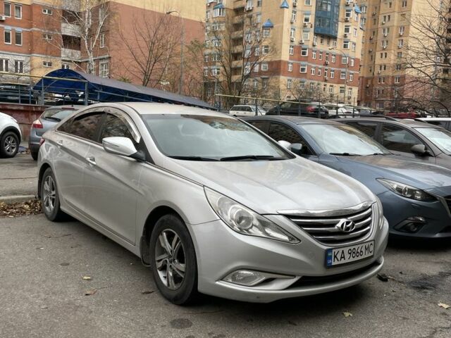 Серый Хендай Соната, объемом двигателя 2 л и пробегом 211 тыс. км за 7499 $, фото 1 на Automoto.ua