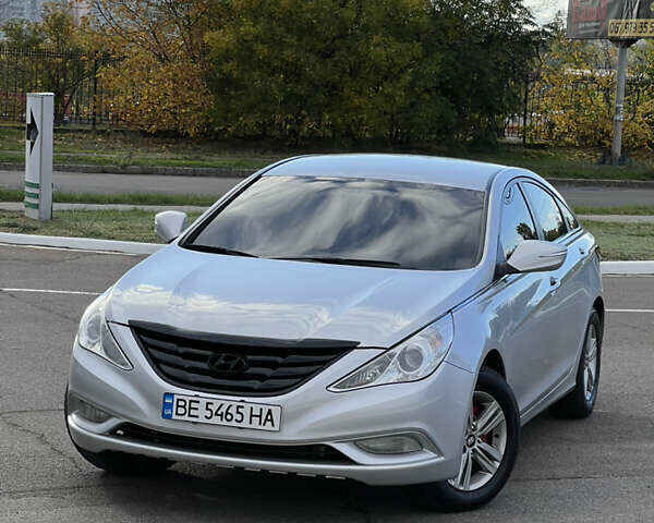 Серый Хендай Соната, объемом двигателя 2 л и пробегом 319 тыс. км за 8500 $, фото 1 на Automoto.ua