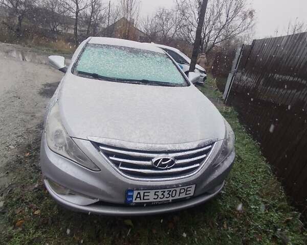 Серый Хендай Соната, объемом двигателя 2 л и пробегом 460 тыс. км за 5500 $, фото 1 на Automoto.ua