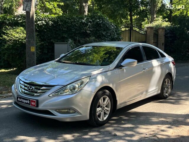 Серый Хендай Соната, объемом двигателя 2 л и пробегом 212 тыс. км за 7990 $, фото 1 на Automoto.ua