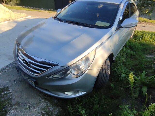 Сірий Хендай Соната, об'ємом двигуна 2 л та пробігом 273 тис. км за 6800 $, фото 1 на Automoto.ua