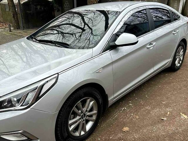 Серый Хендай Соната, объемом двигателя 2 л и пробегом 350 тыс. км за 8600 $, фото 1 на Automoto.ua