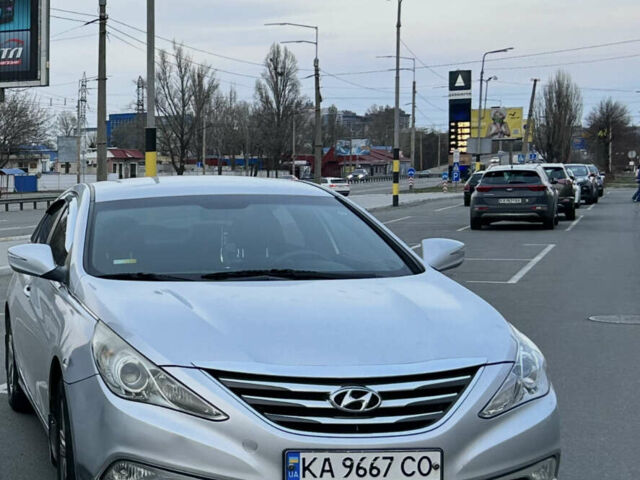 Сірий Хендай Соната, об'ємом двигуна 2 л та пробігом 483 тис. км за 7300 $, фото 1 на Automoto.ua