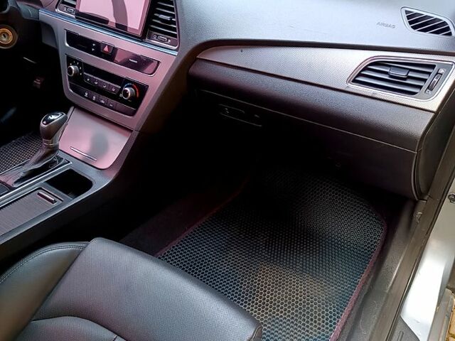 Хендай Соната 2014 у Одесі на Automoto.ua Сірий Хендай Соната, об'ємом двигуна 2 л та пробігом 65 тис. км за 10000 $, фото 1 на Automoto.ua