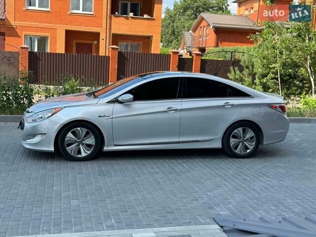 Хендай Соната 2014 у Полтаві на Automoto.ua Сірий Хендай Соната, об'ємом двигуна 2.36 л та пробігом 139 тис. км за 10250 $, фото 1 на Automoto.ua