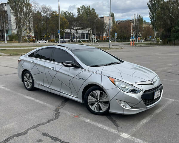 Хендай Соната 2014 у Запоріжжя на Automoto.ua Сірий Хендай Соната, об'ємом двигуна 2.4 л та пробігом 187 тис. км за 11000 $, фото 1 на Automoto.ua