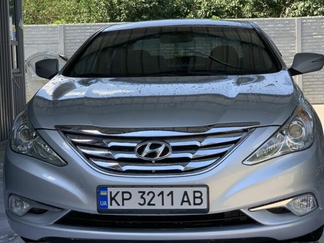 Хендай Соната 2014 в Запорожье на Automoto.ua Серый Хендай Соната, объемом двигателя 2 л и пробегом 213 тыс. км за 7500 $, фото 1 на Automoto.ua