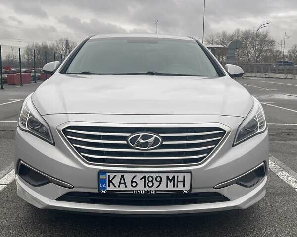 Сірий Хендай Соната, об'ємом двигуна 2.36 л та пробігом 148 тис. км за 8900 $, фото 1 на Automoto.ua