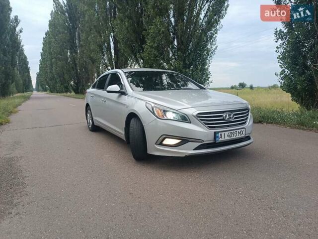 Сірий Хендай Соната, об'ємом двигуна 2 л та пробігом 535 тис. км за 9500 $, фото 1 на Automoto.ua