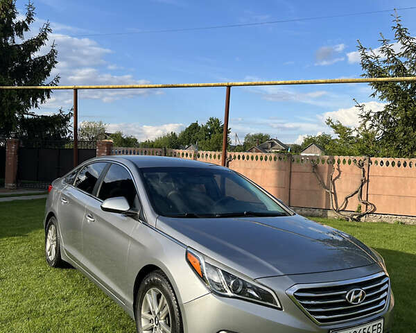 Серый Хендай Соната, объемом двигателя 2.36 л и пробегом 174 тыс. км за 10600 $, фото 1 на Automoto.ua