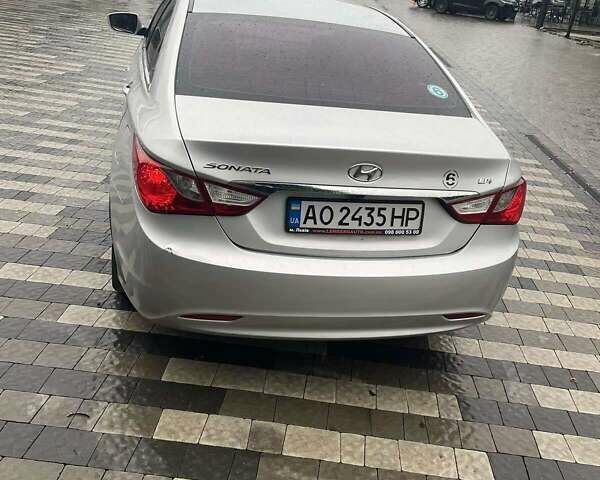 Сірий Хендай Соната, об'ємом двигуна 2 л та пробігом 195 тис. км за 7200 $, фото 1 на Automoto.ua