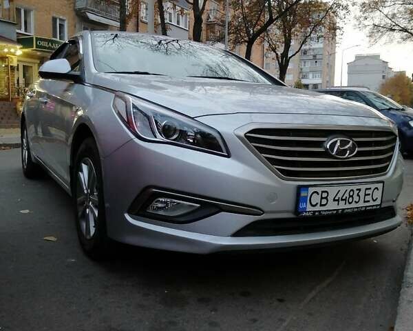 Хендай Соната 2015 в Чернигове на Automoto.ua Серый Хендай Соната, объемом двигателя 2 л и пробегом 253 тыс. км за 10000 $, фото 1 на Automoto.ua