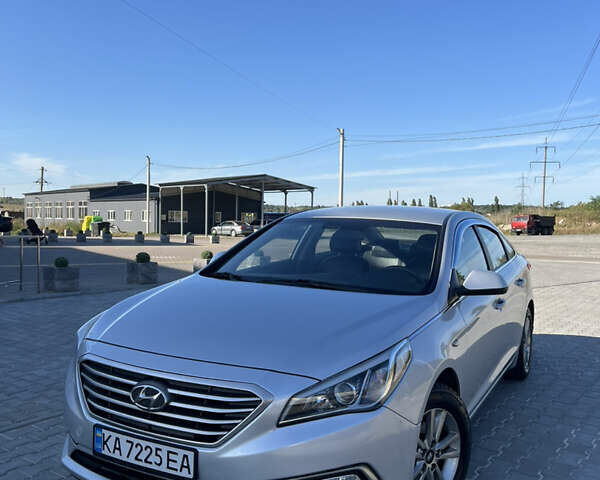 Сірий Хендай Соната, об'ємом двигуна 2 л та пробігом 273 тис. км за 8700 $, фото 1 на Automoto.ua