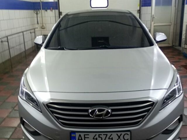 Серый Хендай Соната, объемом двигателя 2 л и пробегом 345 тыс. км за 10000 $, фото 1 на Automoto.ua