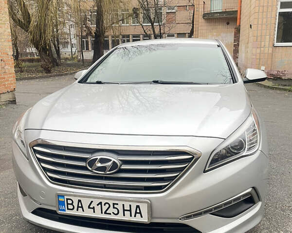 Серый Хендай Соната, объемом двигателя 2.36 л и пробегом 163 тыс. км за 9500 $, фото 1 на Automoto.ua