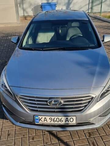 Хендай Соната 2015 в Киеве на Automoto.ua Серый Хендай Соната, объемом двигателя 2.36 л и пробегом 125 тыс. км за 10700 $, фото 1 на Automoto.ua