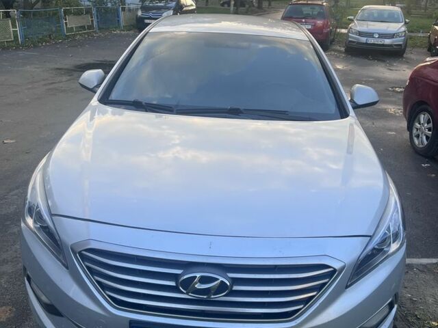 Хендай Соната 2015 в Киеве на Automoto.ua Серый Хендай Соната, объемом двигателя 2 л и пробегом 498 тыс. км за 8600 $, фото 1 на Automoto.ua