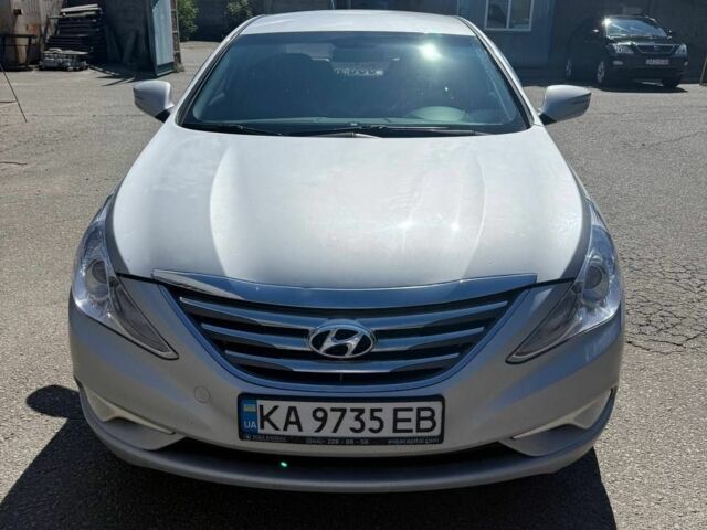 Хендай Соната 2015 у Києві на Automoto.ua Сірий Хендай Соната, об'ємом двигуна 2 л та пробігом 321 тис. км за 7000 $, фото 1 на Automoto.ua