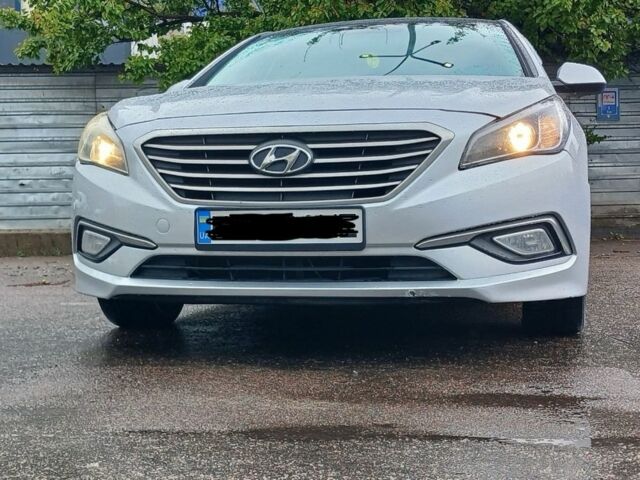 Серый Хендай Соната, объемом двигателя 2 л и пробегом 380 тыс. км за 4200 $, фото 1 на Automoto.ua