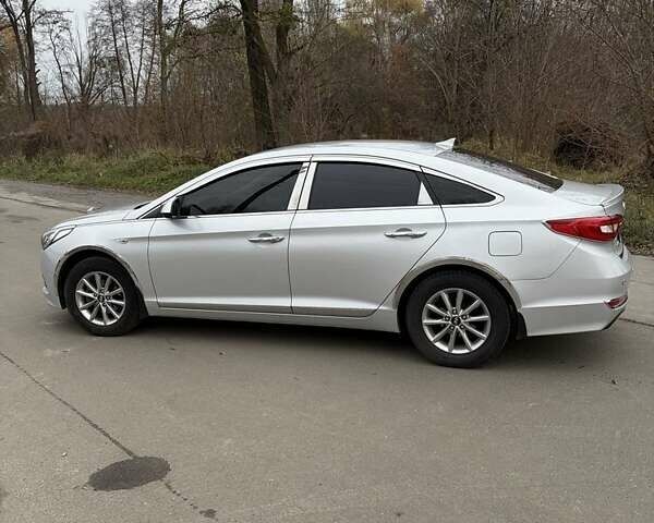 Серый Хендай Соната, объемом двигателя 2 л и пробегом 385 тыс. км за 9000 $, фото 1 на Automoto.ua