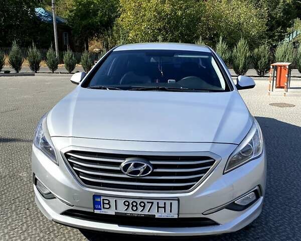 Сірий Хендай Соната, об'ємом двигуна 2 л та пробігом 335 тис. км за 9200 $, фото 1 на Automoto.ua