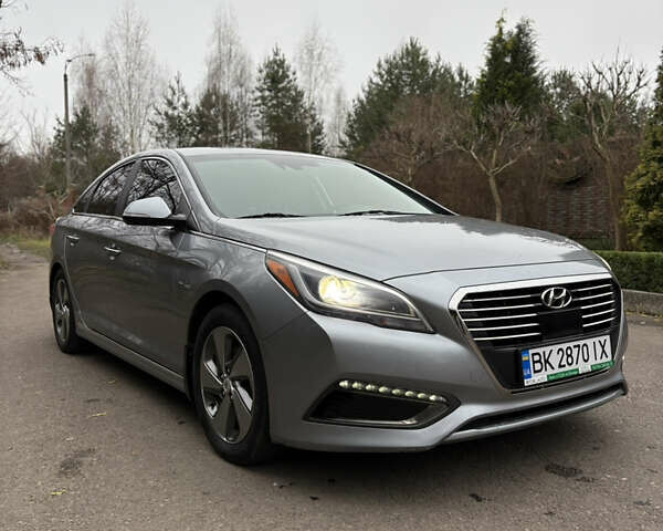 Сірий Хендай Соната, об'ємом двигуна 2 л та пробігом 200 тис. км за 13900 $, фото 1 на Automoto.ua