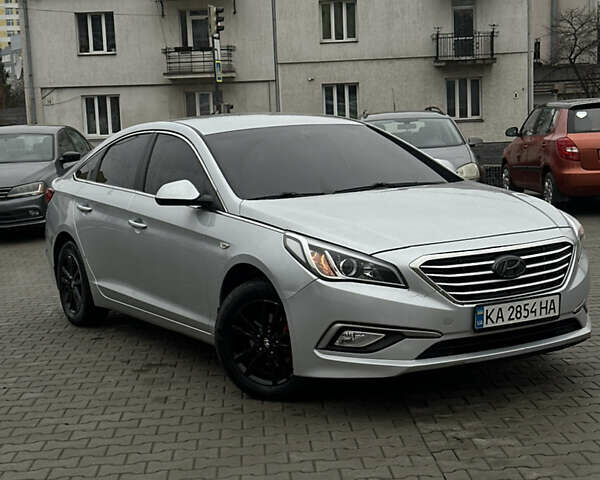 Серый Хендай Соната, объемом двигателя 2 л и пробегом 290 тыс. км за 8900 $, фото 1 на Automoto.ua