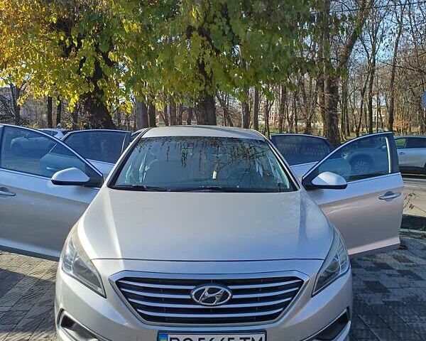 Серый Хендай Соната, объемом двигателя 2.36 л и пробегом 203 тыс. км за 13349 $, фото 1 на Automoto.ua