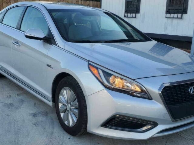 Серый Хендай Соната, объемом двигателя 2 л и пробегом 74 тыс. км за 6600 $, фото 1 на Automoto.ua