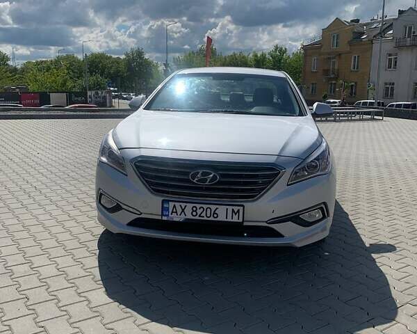 Серый Хендай Соната, объемом двигателя 2 л и пробегом 257 тыс. км за 9800 $, фото 1 на Automoto.ua