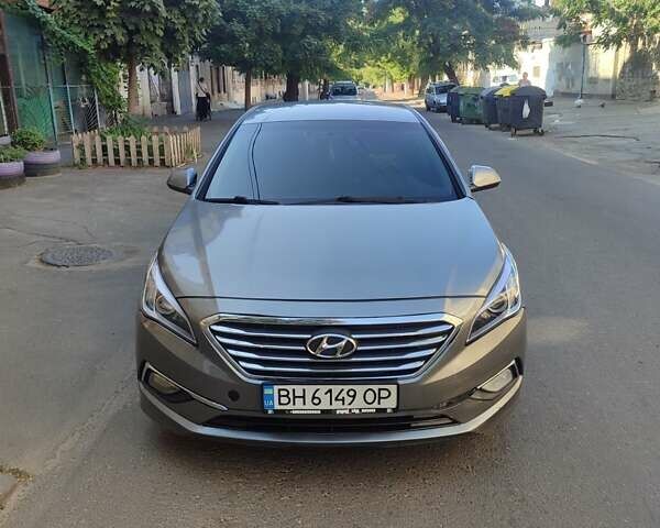 Серый Хендай Соната, объемом двигателя 2 л и пробегом 320 тыс. км за 10000 $, фото 1 на Automoto.ua