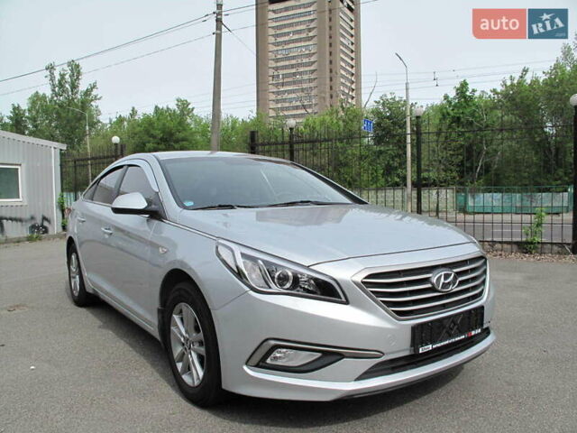 Сірий Хендай Соната, об'ємом двигуна 2 л та пробігом 265 тис. км за 10500 $, фото 1 на Automoto.ua