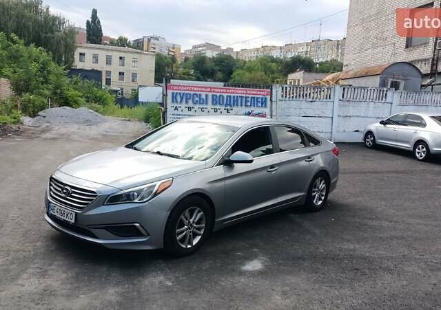 Серый Хендай Соната, объемом двигателя 2.4 л и пробегом 190 тыс. км за 10000 $, фото 1 на Automoto.ua