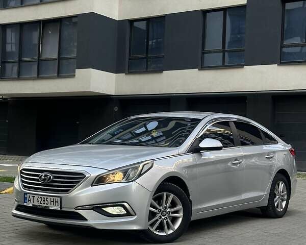 Серый Хендай Соната, объемом двигателя 2 л и пробегом 381 тыс. км за 8300 $, фото 1 на Automoto.ua