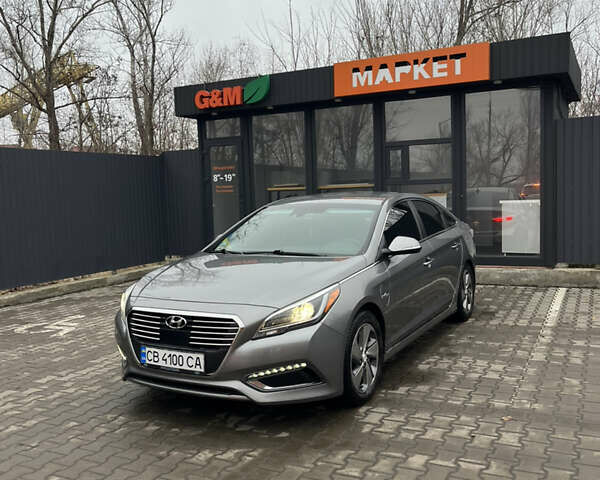 Серый Хендай Соната, объемом двигателя 2 л и пробегом 160 тыс. км за 15000 $, фото 1 на Automoto.ua