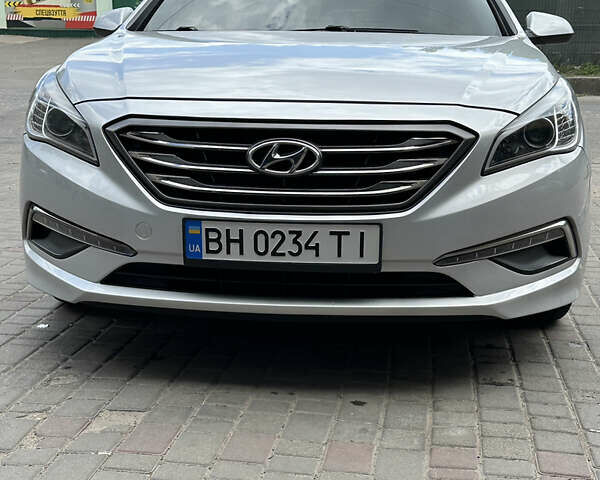 Сірий Хендай Соната, об'ємом двигуна 2.4 л та пробігом 155 тис. км за 10900 $, фото 1 на Automoto.ua