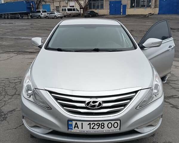 Сірий Хендай Соната, об'ємом двигуна 2 л та пробігом 305 тис. км за 12300 $, фото 1 на Automoto.ua