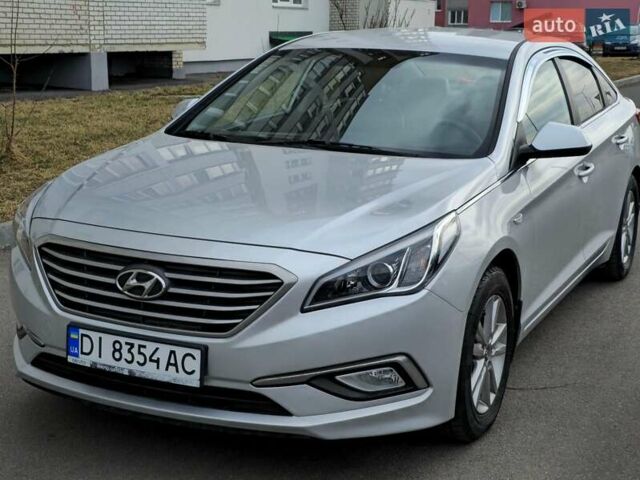 Серый Хендай Соната, объемом двигателя 2 л и пробегом 222 тыс. км за 11300 $, фото 1 на Automoto.ua